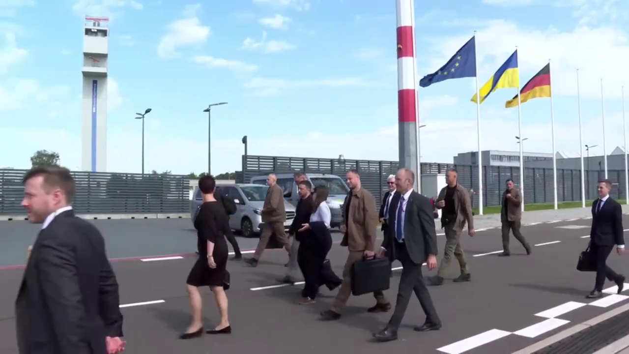 Зеленський прибув до Берліна та зустрівся з Мерцом: відбулася спільна відеоконференція з Трампом. Фото та відео