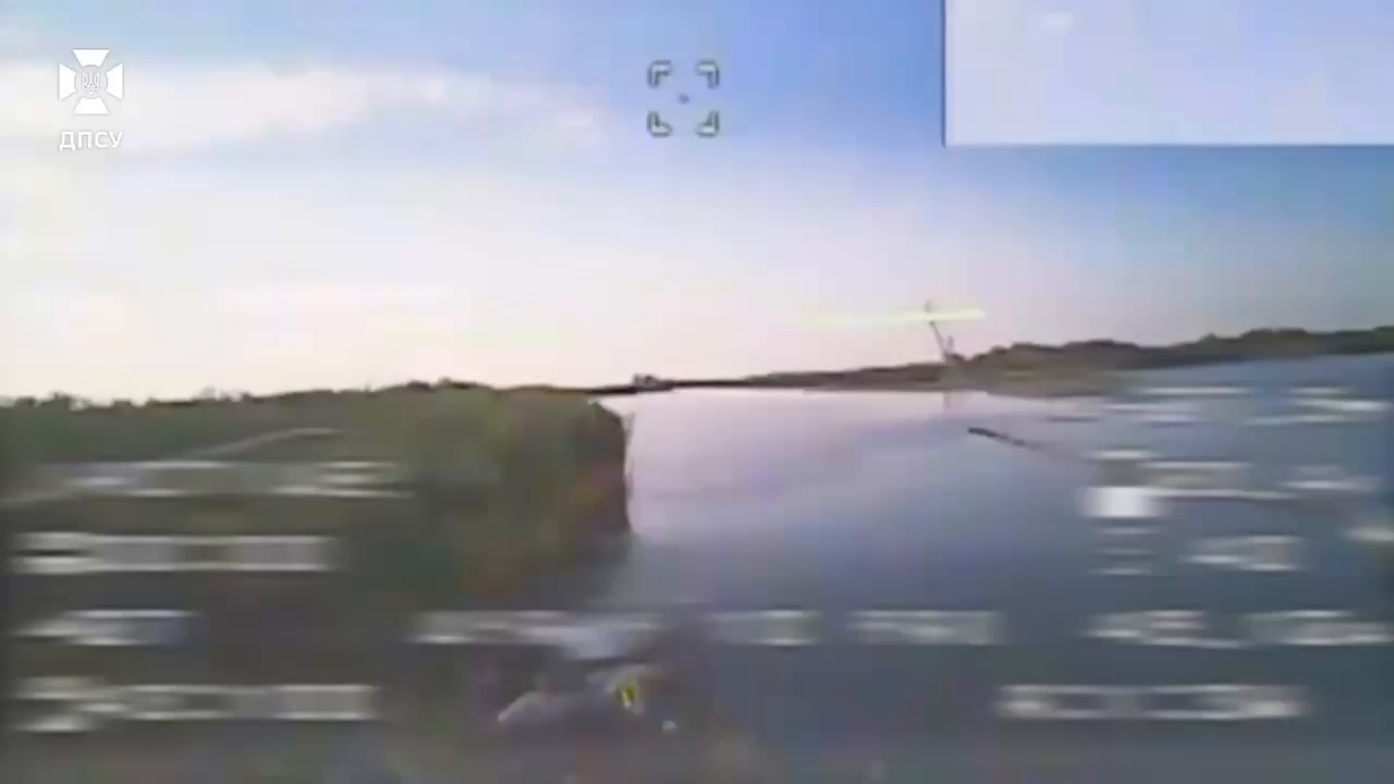 Удар по логистике: на южном направлении пограничники уничтожили лодку и автомобили врага. Видео