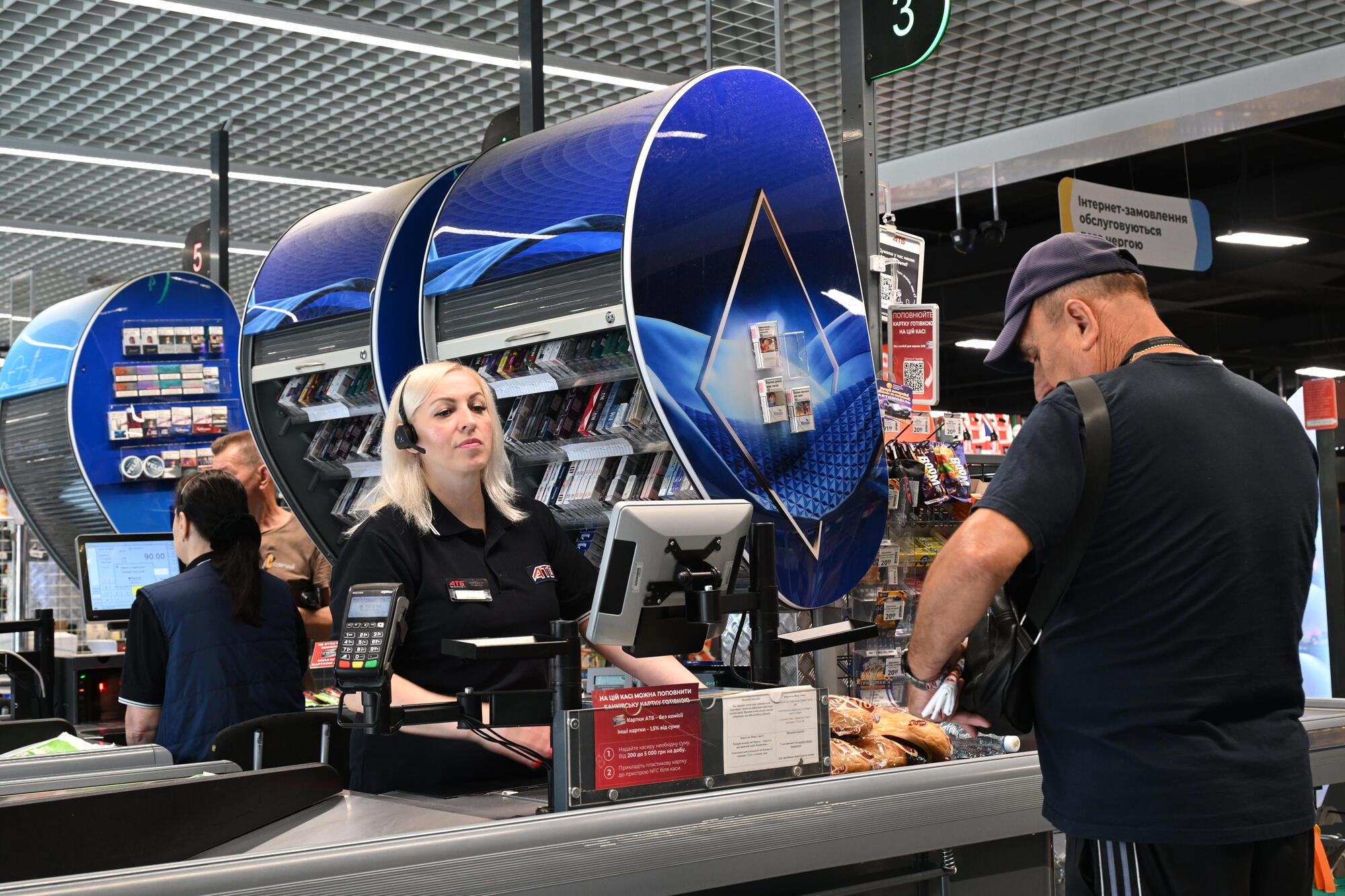 АТБ установила рекорд ритейла: украинцы за год совершают миллиард покупок в магазинах сети