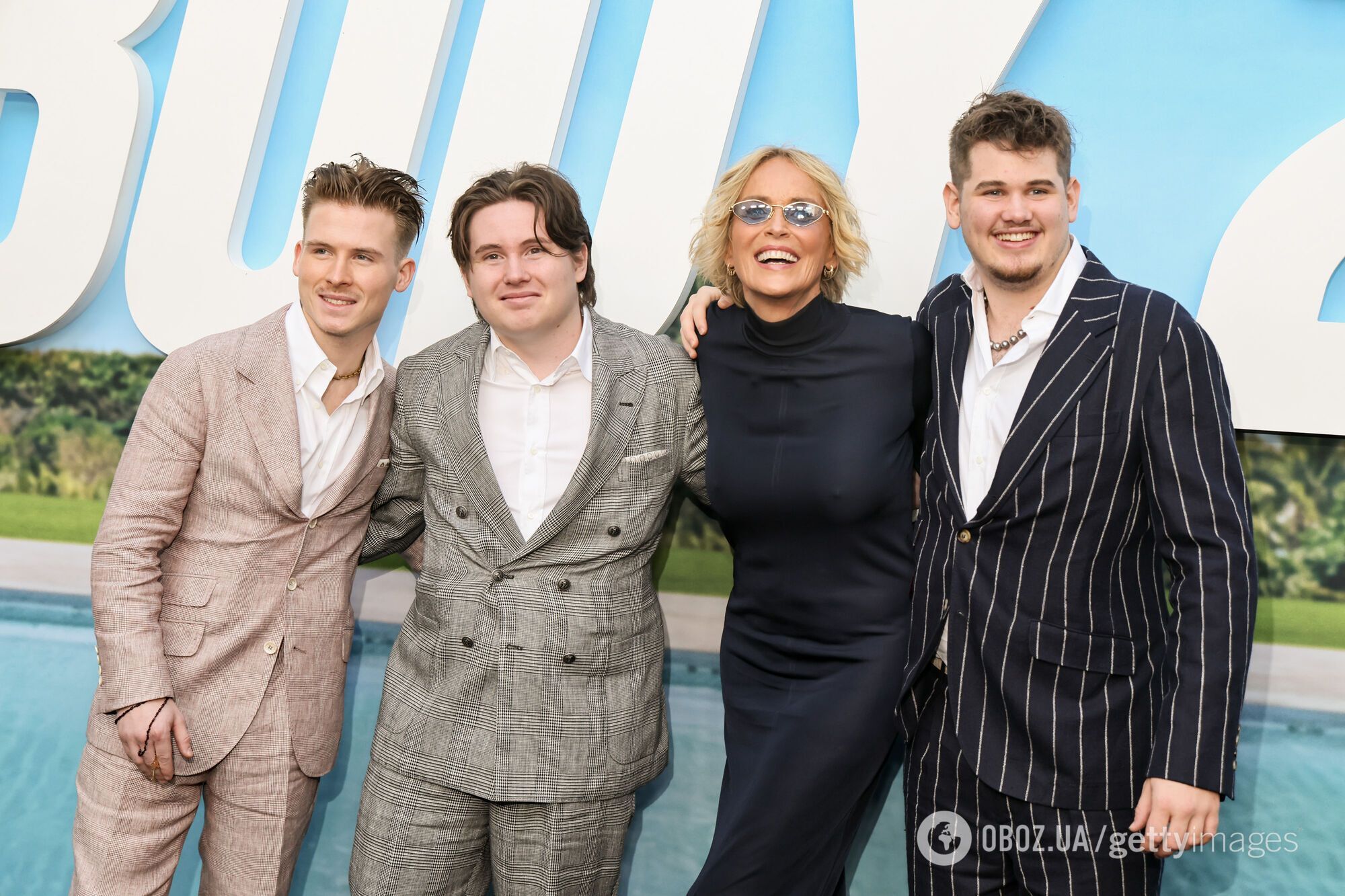 67-річна Шерон Стоун уперше вийшла на червону доріжку з трьома прийомними синами. Рідкісні фото