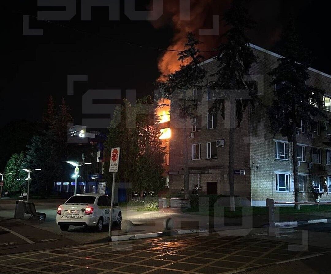 Горіло 140 квадратних метрів: у Підмосков'ї спалахнула місцева адміністрація. Фото