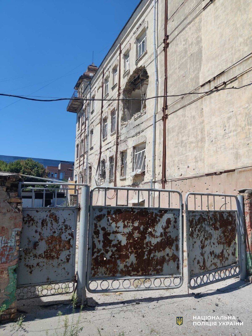 Росіяни атакували карету швидкої і легкові авто на Херсонщині та Донеччині: є загиблі й поранені. Фото