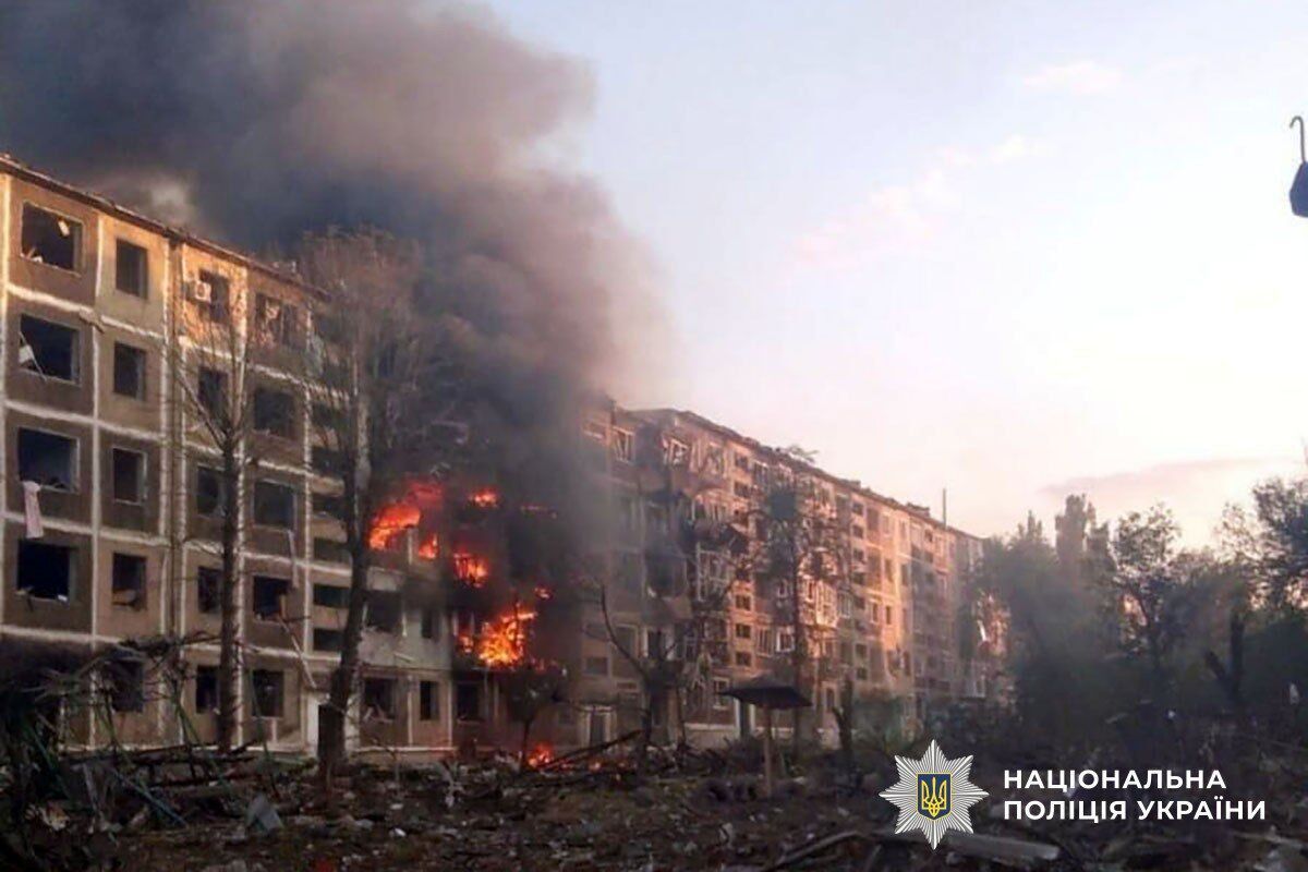 Росіяни атакували карету швидкої і легкові авто на Херсонщині та Донеччині: є загиблі й поранені. Фото