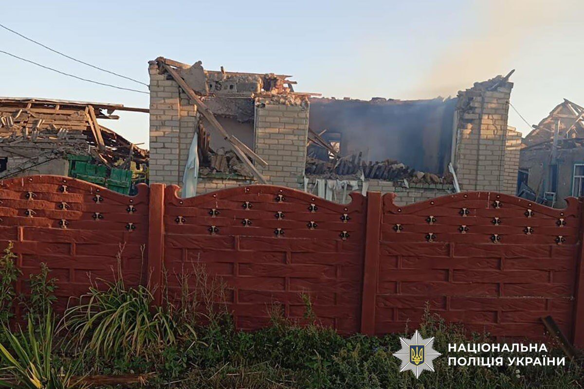 Росіяни атакували карету швидкої і легкові авто на Херсонщині та Донеччині: є загиблі й поранені. Фото