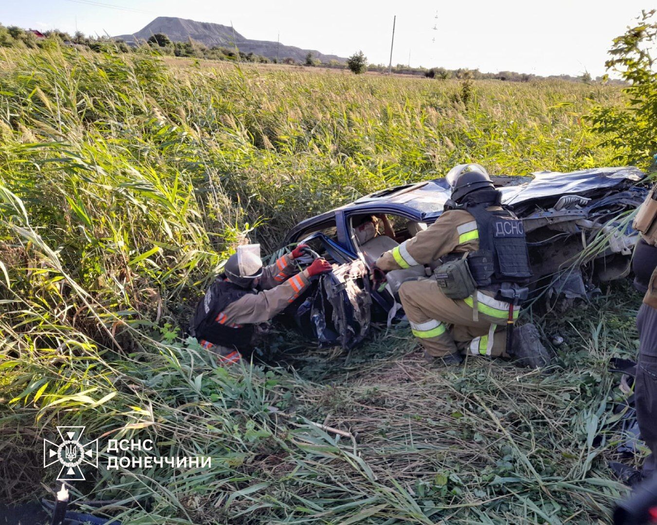 Росіяни атакували карету швидкої і легкові авто на Херсонщині та Донеччині: є загиблі й поранені. Фото