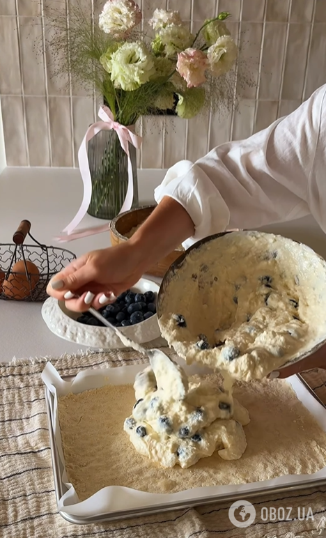 Сладкий насыпной пирог с голубикой: вариант вкусной сезонной выпечки к чаю