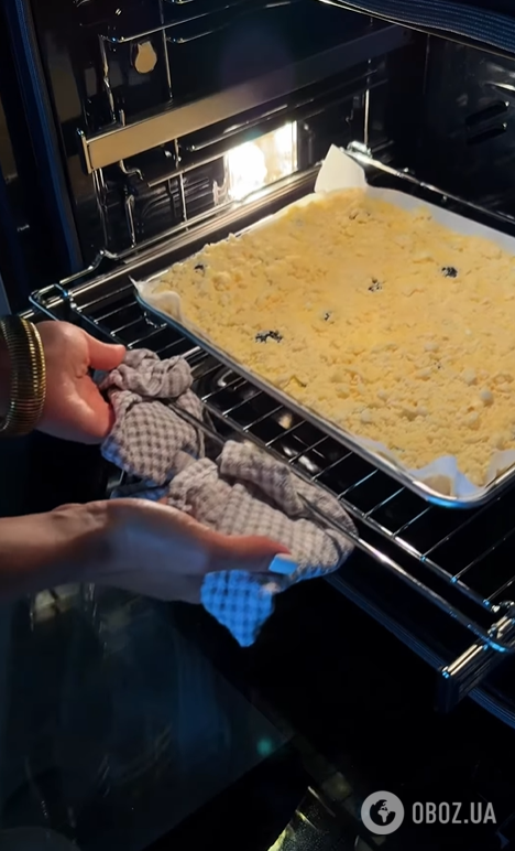 Сладкий насыпной пирог с голубикой: вариант вкусной сезонной выпечки к чаю