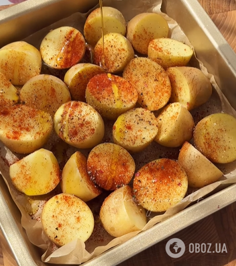 Как вкусно приготовить молодой картофель в духовке: подайте с нежным чесночным соусом