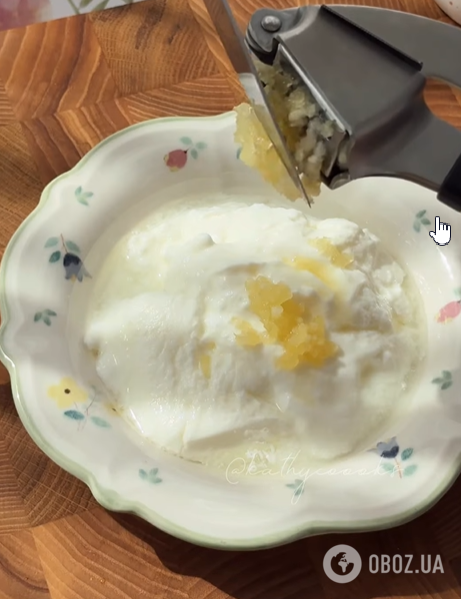 Как вкусно приготовить молодой картофель в духовке: подайте с нежным чесночным соусом