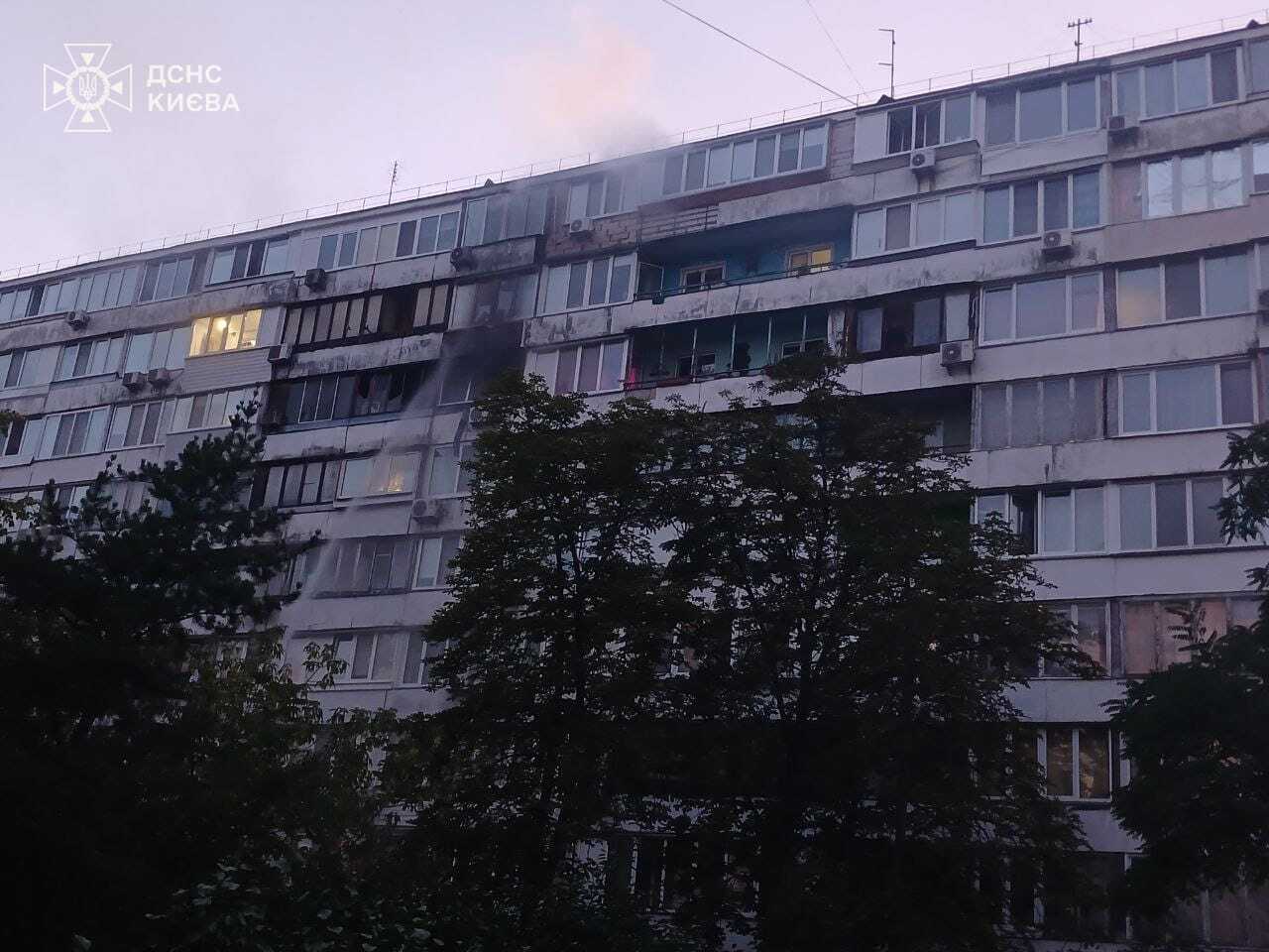 В Киеве пожар в многоэтажке унес жизни женщины и мужчины. Подробности трагедии и фото