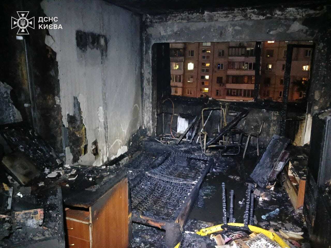 В Киеве пожар в многоэтажке унес жизни женщины и мужчины. Подробности трагедии и фото