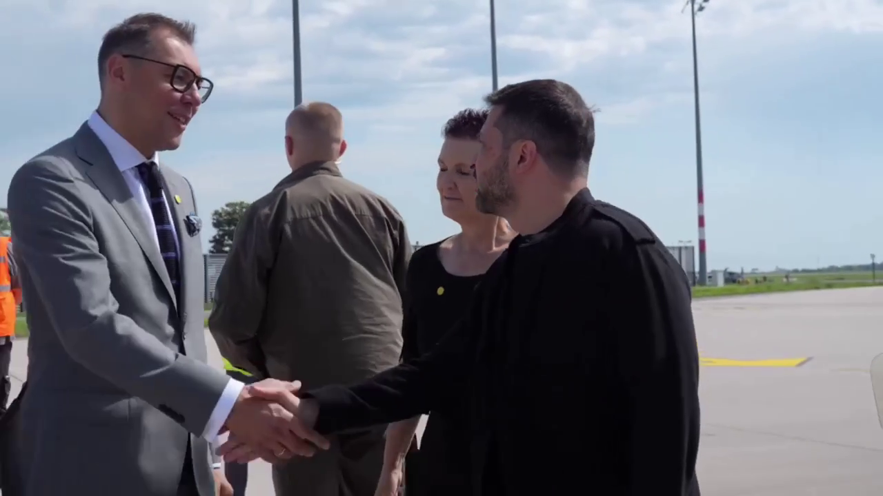 Зеленський прибув до Берліна та зустрівся з Мерцом: відбулася спільна відеоконференція з Трампом. Фото та відео