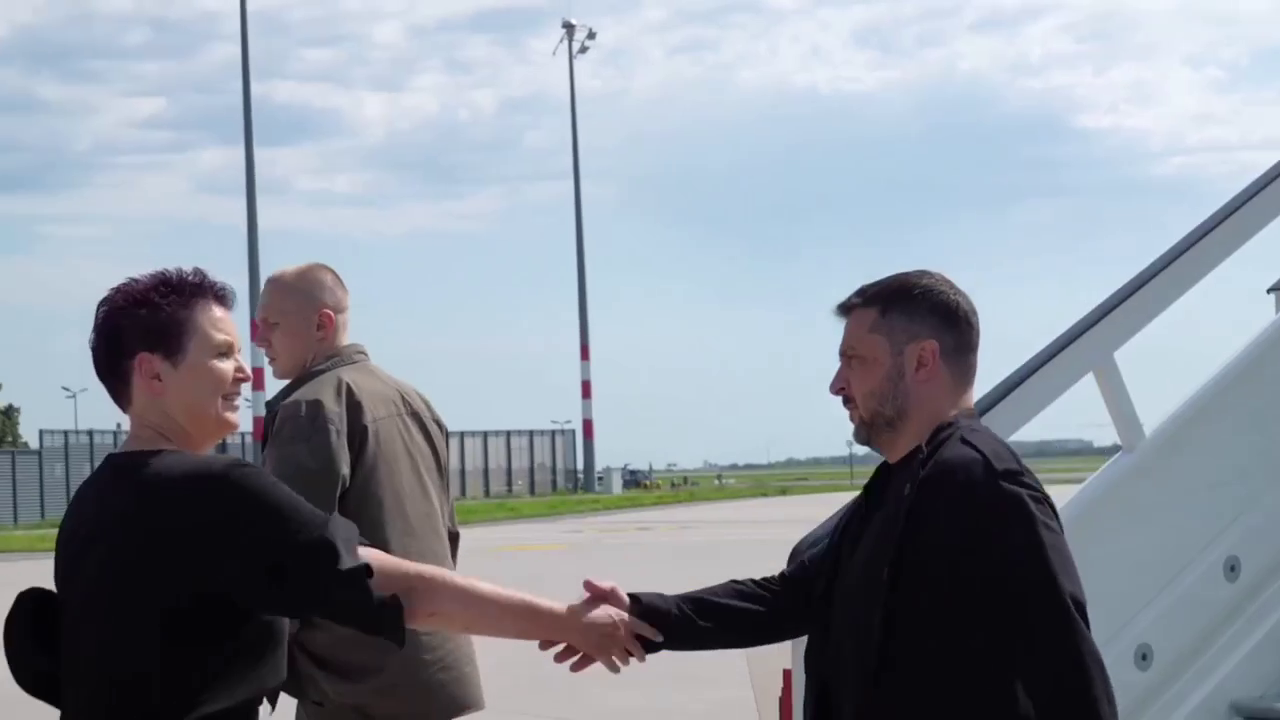 Зеленський прибув до Берліна та зустрівся з Мерцом: відбулася спільна відеоконференція з Трампом. Фото та відео