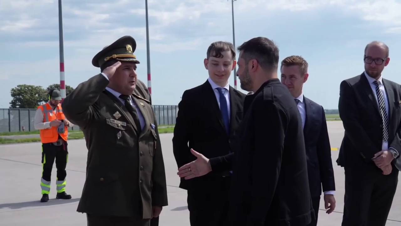 Зеленський прибув до Берліна та зустрівся з Мерцом: відбулася спільна відеоконференція з Трампом. Фото та відео