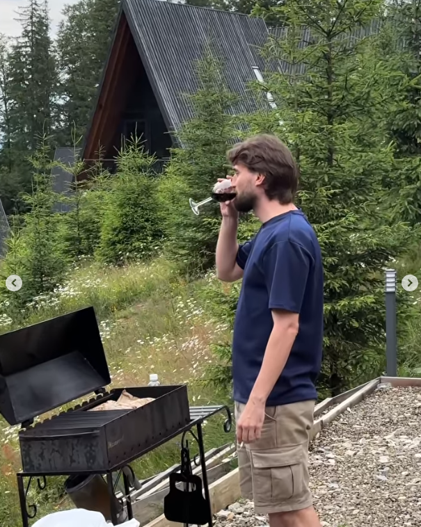 "Настоящее семейное счастье": новый "секс-символ" Украины Вадим Яценко очаровал сеть фото с женой-красавицей на отдыхе