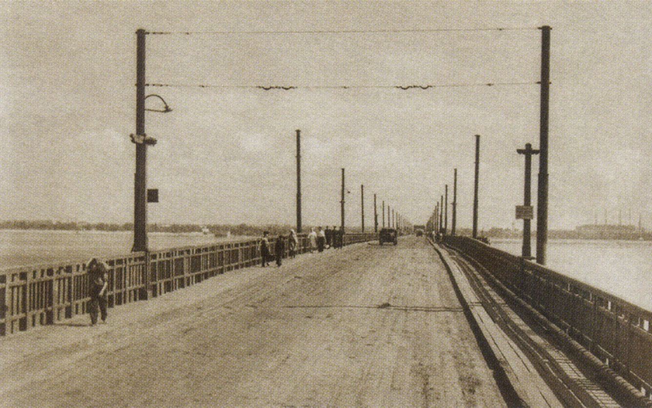 Дніпро у 40-х роках: у мережі показали архівні фото міста влітку