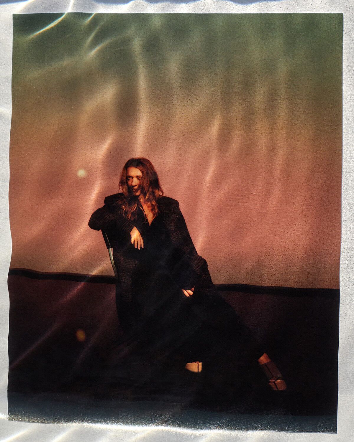 В бассейне и без яркого макияжа: 50-летняя Наталья Могилевская появилась на обложке журнала ELLE