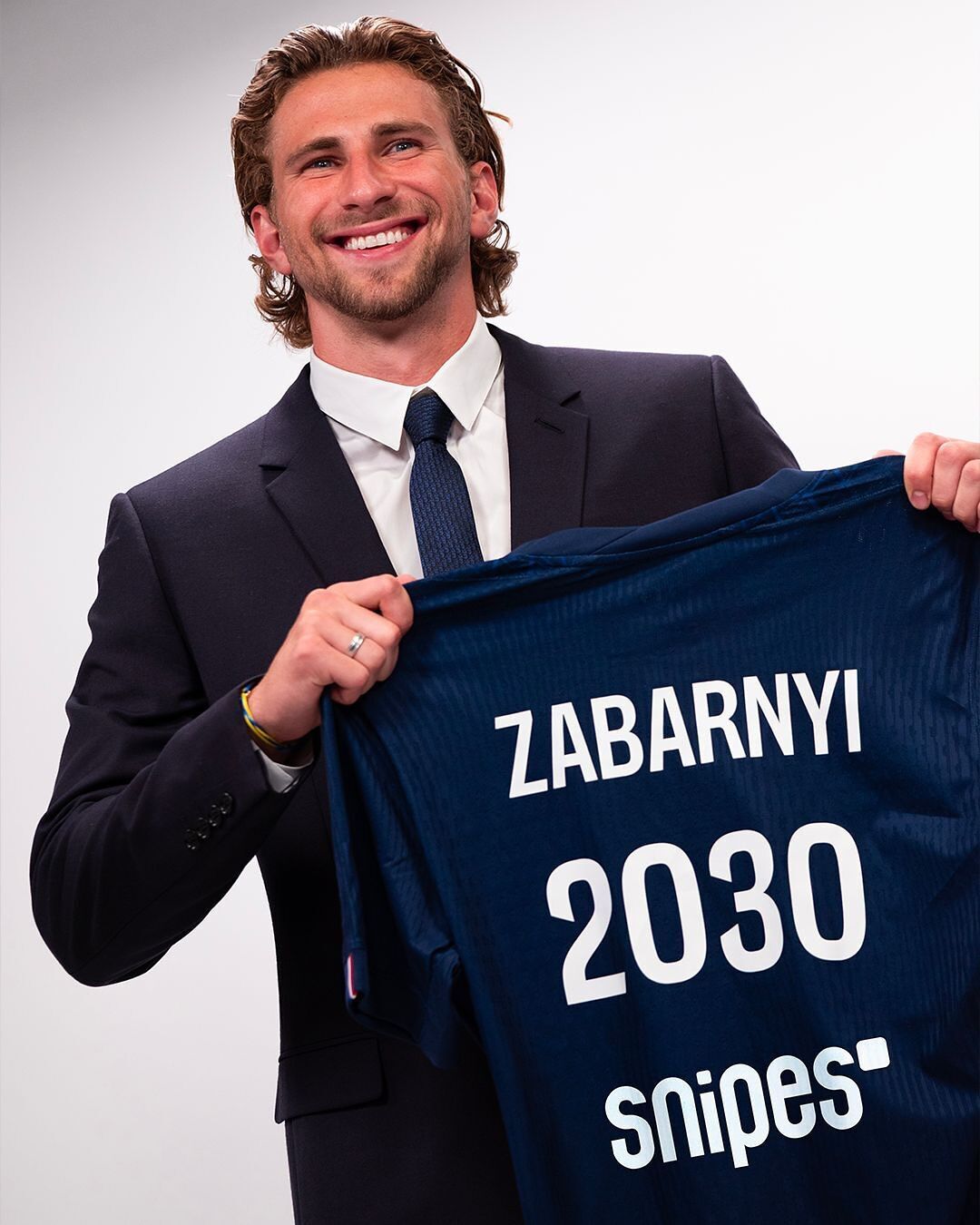 Футболіст збірної України Забарний похизувався преміальною каблучкою за ціною авто. Фото