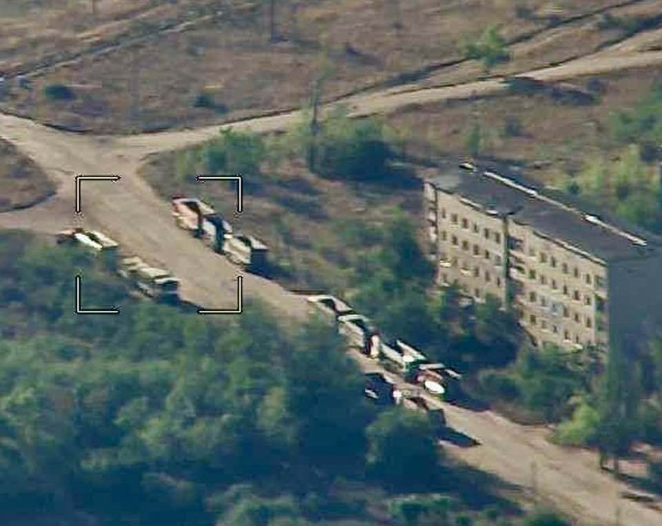 Россияне пригнали колонны зерновозов, чтобы воровать урожай в оккупированной части Запорожской области. Фотофакт