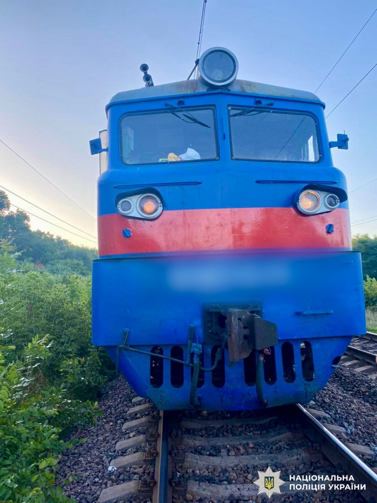 На Київщині потяг збив на смерть жінку. Подробиці трагедії та фото qhqiuriddhitkzrz