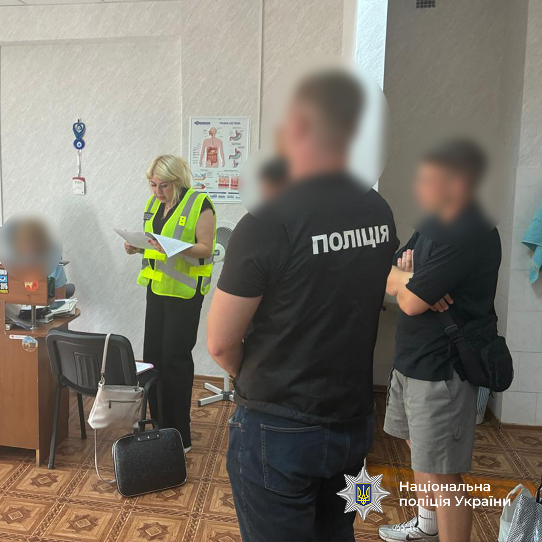 Организовывали выезд в пять стран: полиция перекрыла десятки каналов незаконной переправки лиц за границу. Фото