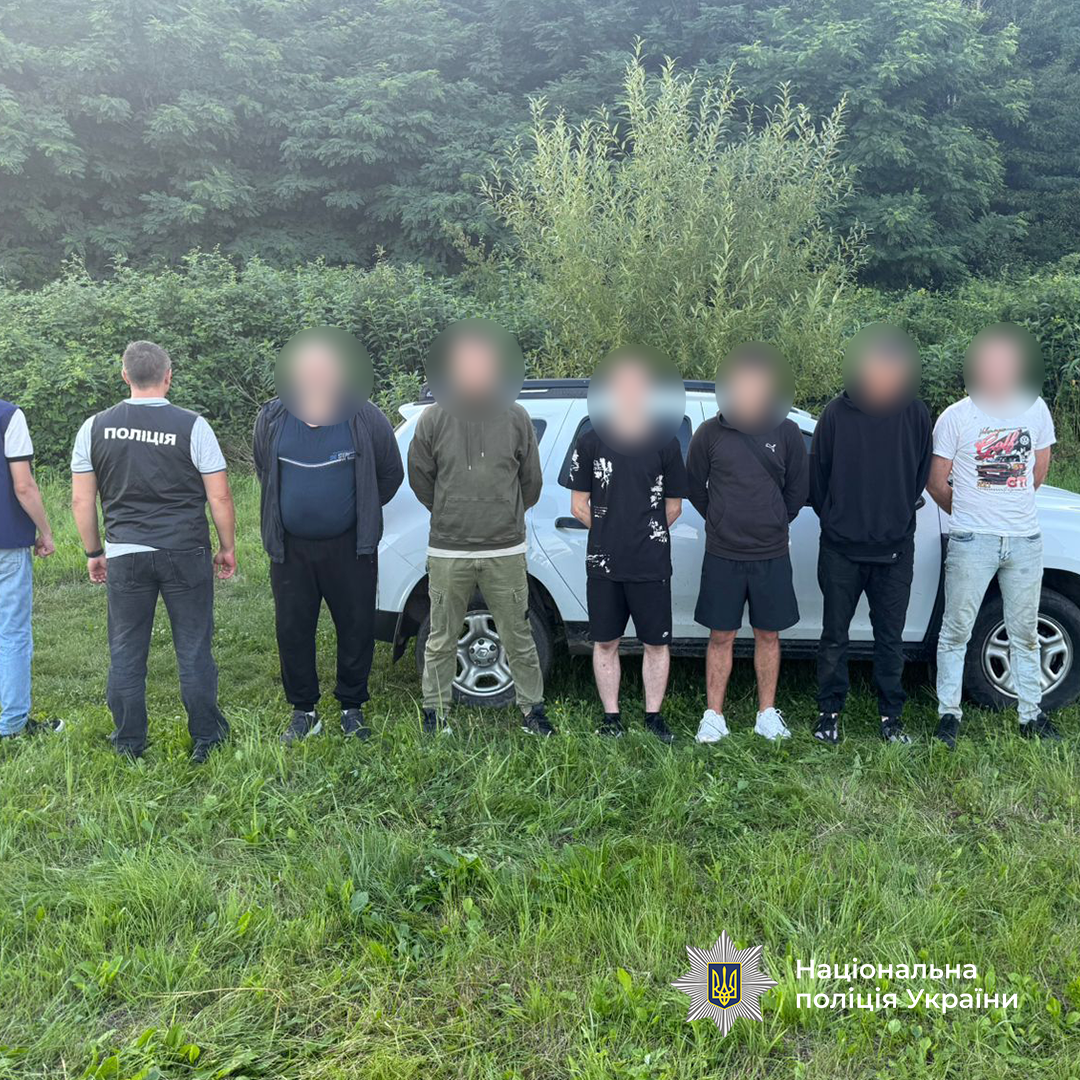 Организовывали выезд в пять стран: полиция перекрыла десятки каналов незаконной переправки лиц за границу. Фото