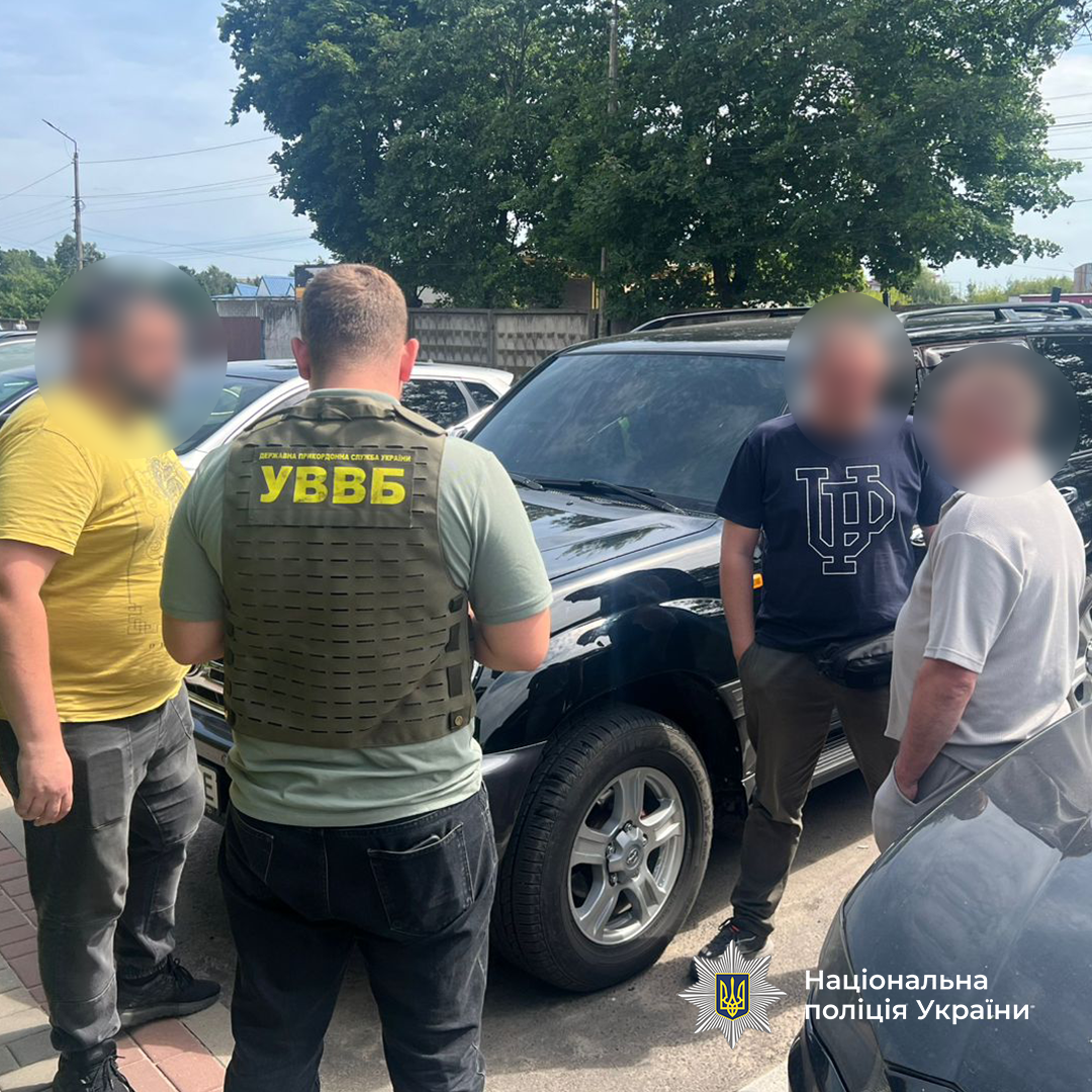 Организовывали выезд в пять стран: полиция перекрыла десятки каналов незаконной переправки лиц за границу. Фото