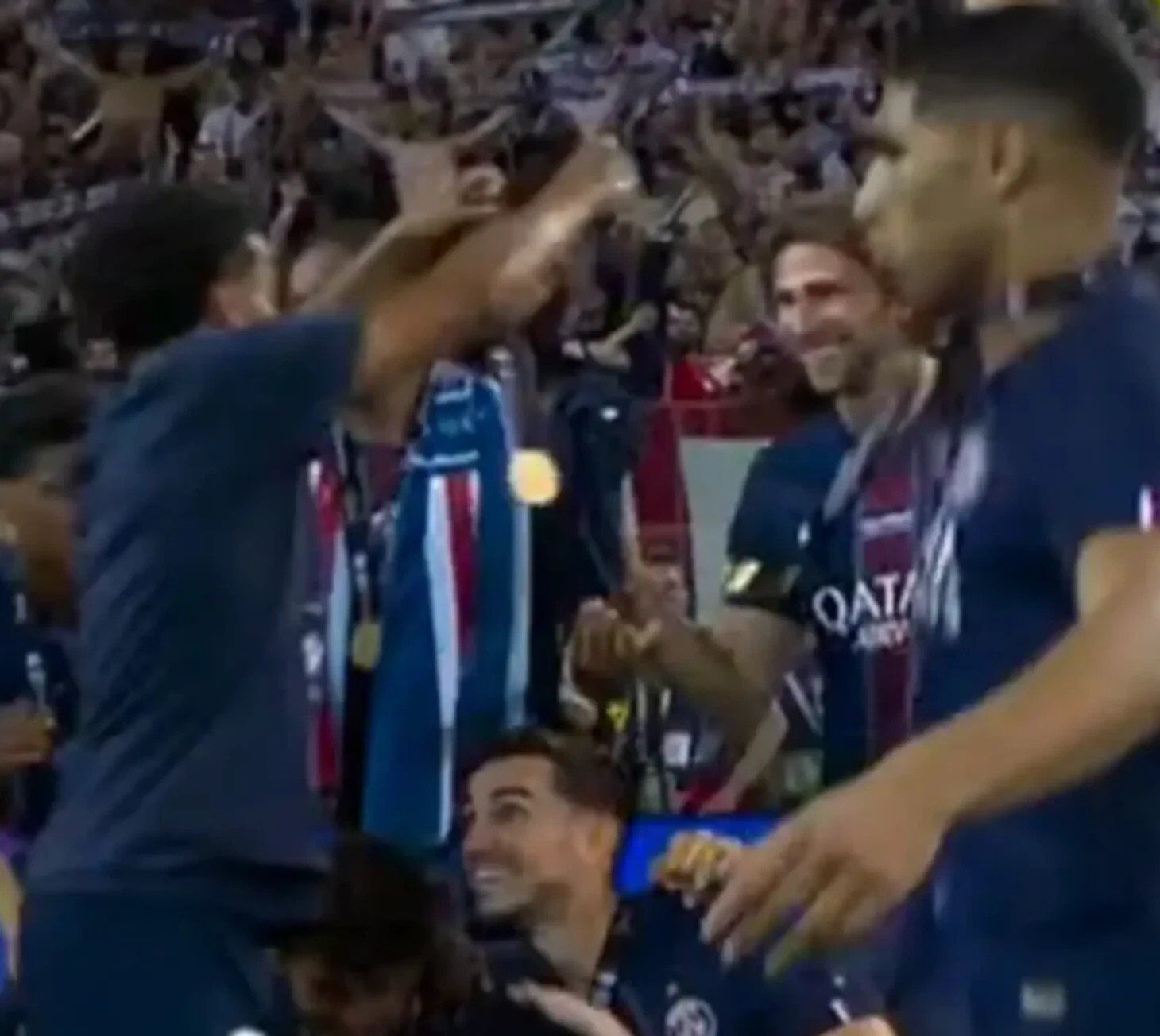 Відео того, що зробив ПСЖ із футболістом збірної України після перемоги в Суперкубку УЄФА, зібрало 500 000 переглядів за добу