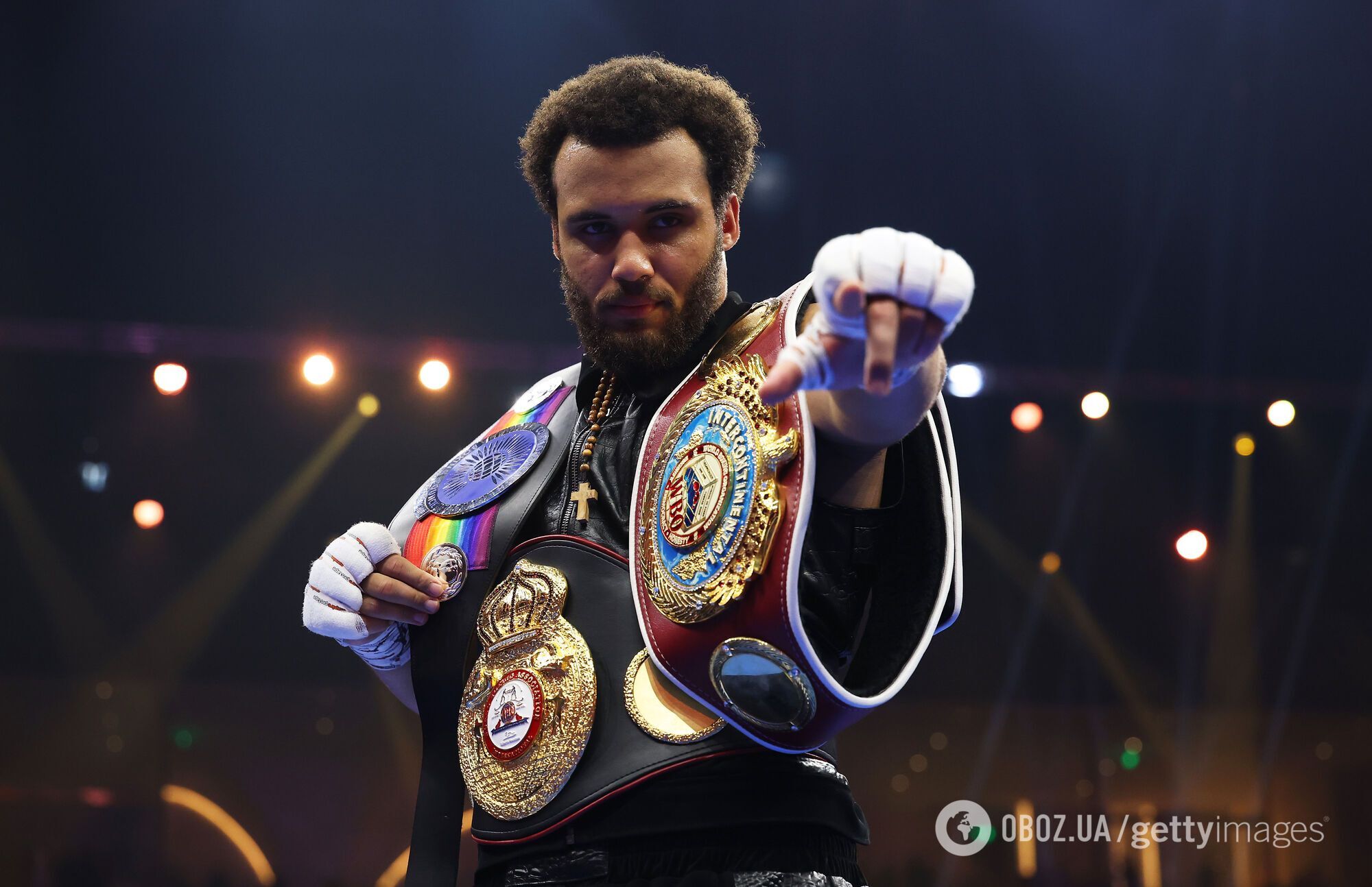 Непереможний "Новий Усик" важким нокаутом за 120 секунд виграв чемпіонський бій у Саудівській Аравії. Відео