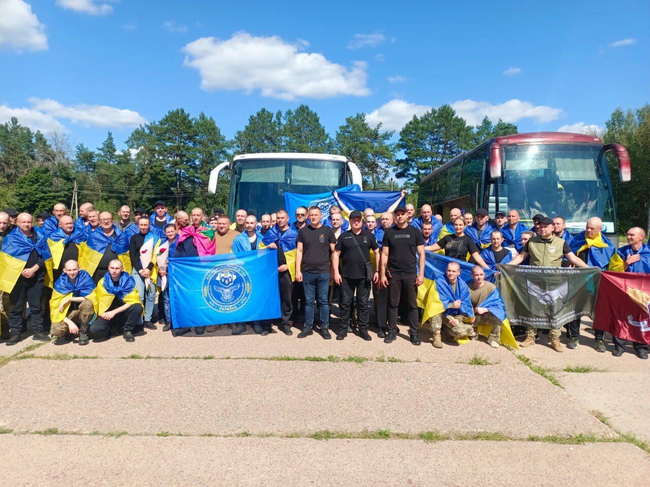 Почти всем нужна медицинская помощь и реабилитация: состоялся обмен пленными между Украиной и РФ. Фото и видео