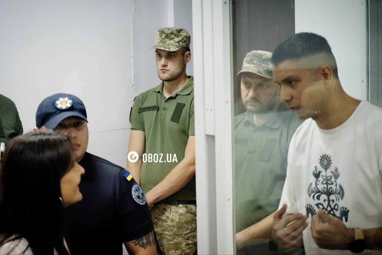 Убийство подростка на фуникулере в Киеве: подозреваемый поссорился с матерью парня во время заседания по избранию меры пресечения. Фото и видео