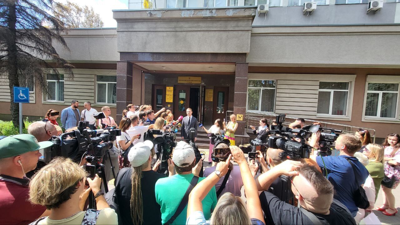 Убийство подростка на фуникулере в Киеве: подозреваемый поссорился с матерью парня во время заседания по избранию меры пресечения. Фото и видео