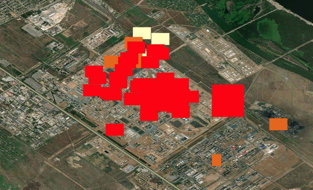 Волгоград атаковали беспилотники: поражен НПЗ, вспыхнул пожар. Фото и видео
