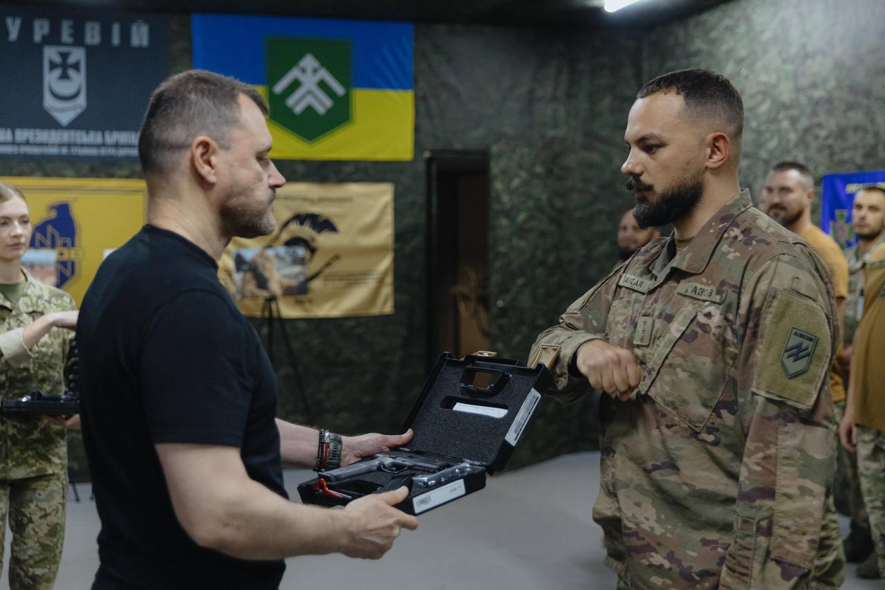 Ликвидировано более 150 оккупантов: министр МВД посетил Донецкую область и рассказал об отражении наступления врага. Фото