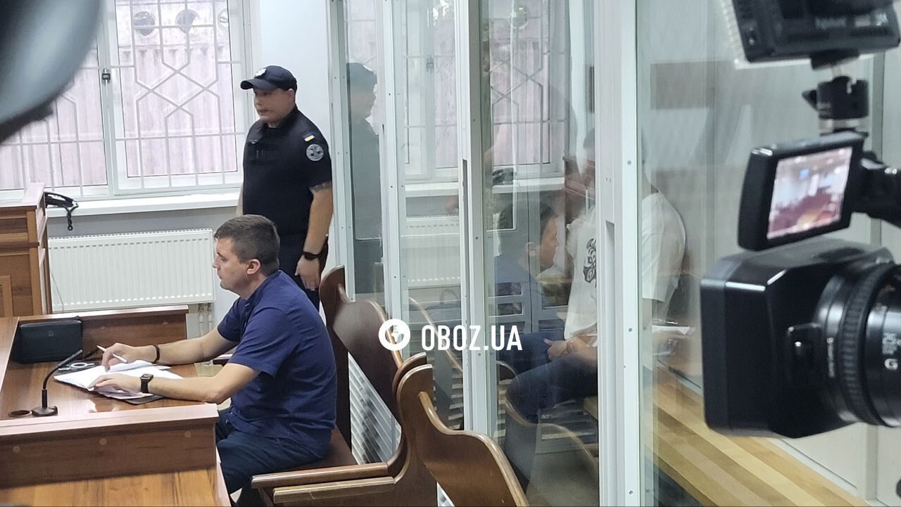 Убийство подростка на фуникулере в Киеве: подозреваемый поссорился с матерью парня во время заседания по избранию меры пресечения. Фото и видео