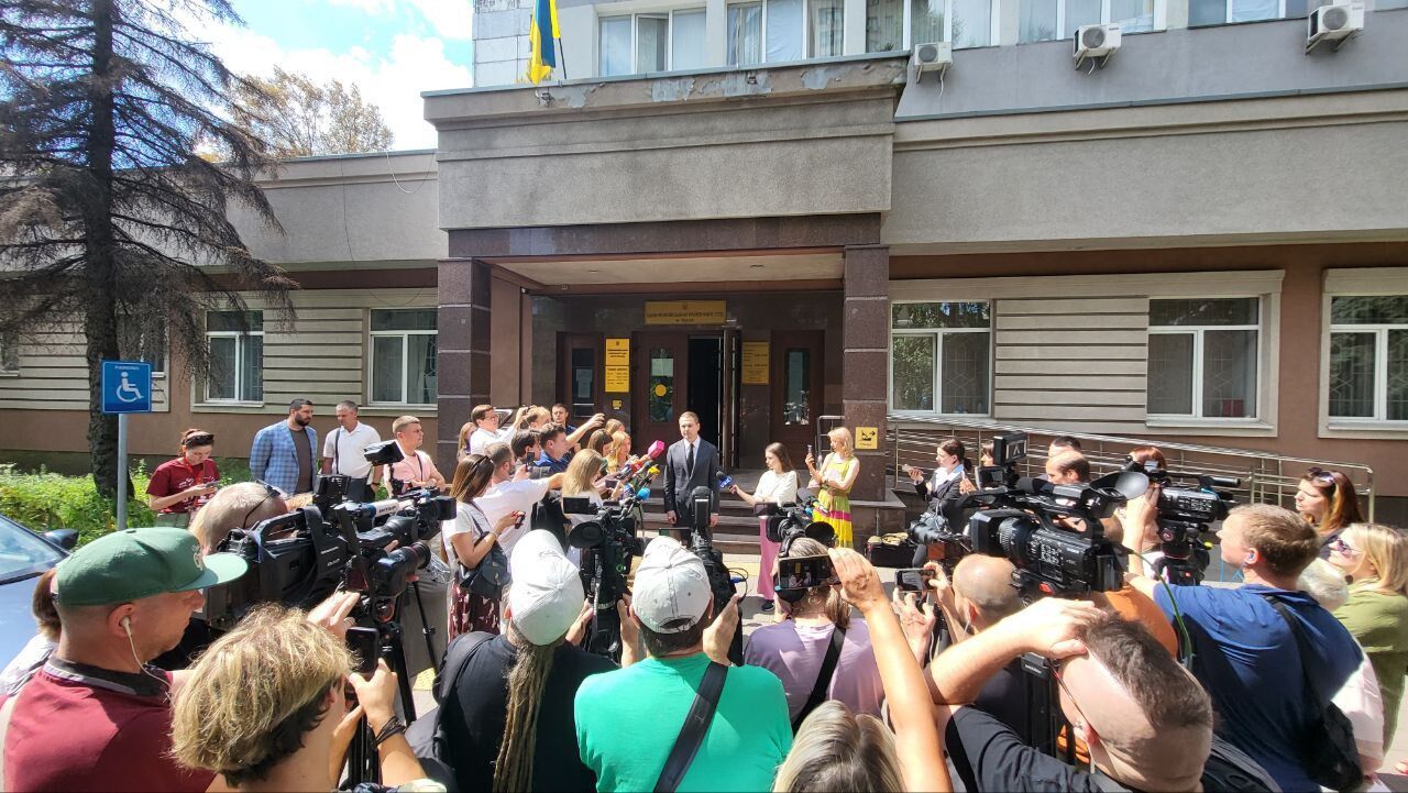 Убийство подростка на фуникулере в Киеве: подозреваемый поссорился с матерью парня во время заседания по избранию меры пресечения. Фото и видео