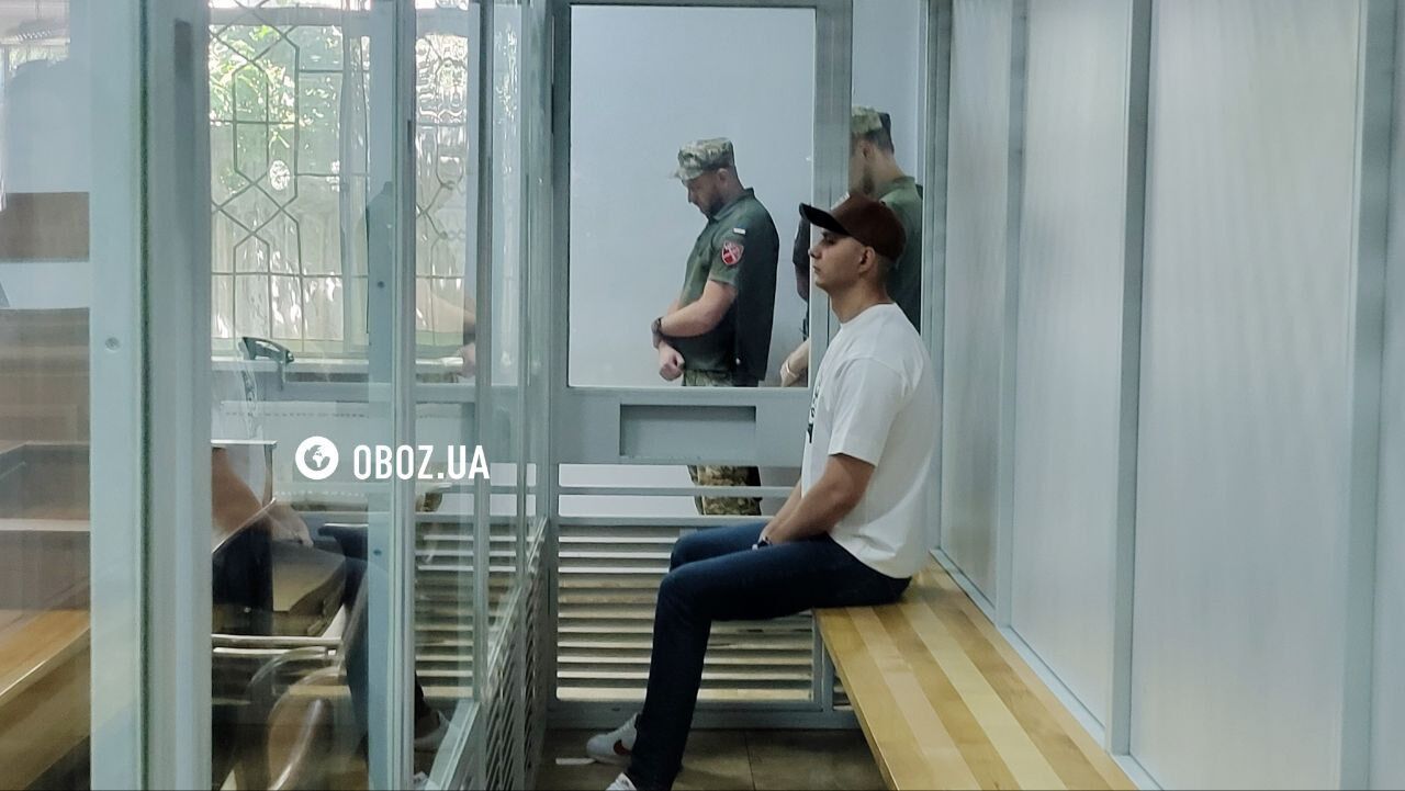 Убийство подростка на фуникулере в Киеве: подозреваемый поссорился с матерью парня во время заседания по избранию меры пресечения. Фото и видео