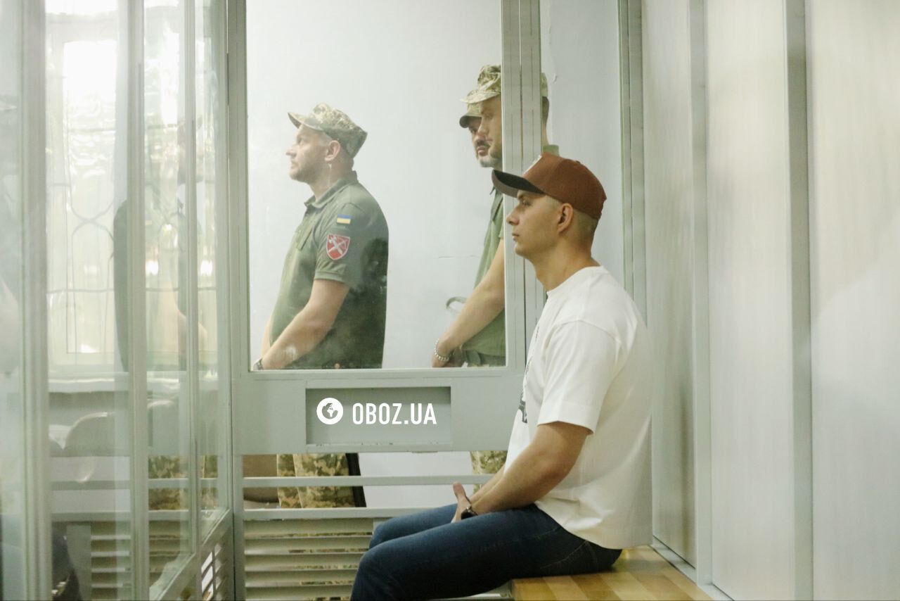 Убийство подростка на фуникулере в Киеве: подозреваемый поссорился с матерью парня во время заседания по избранию меры пресечения. Фото и видео