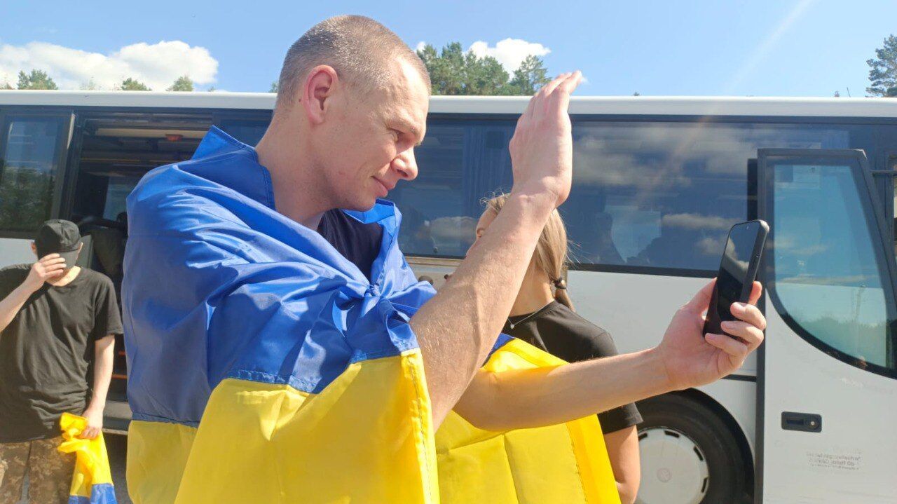 Почти всем нужна медицинская помощь и реабилитация: состоялся обмен пленными между Украиной и РФ. Фото и видео