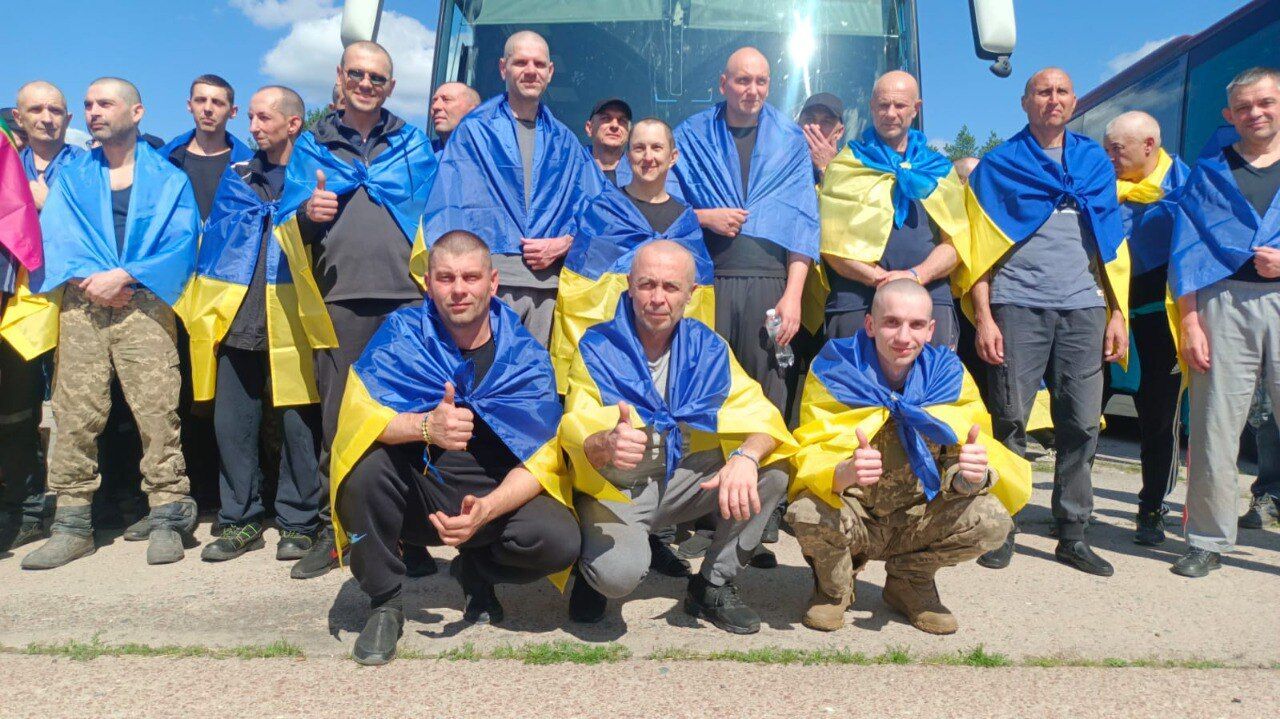 Почти всем нужна медицинская помощь и реабилитация: состоялся обмен пленными между Украиной и РФ. Фото и видео