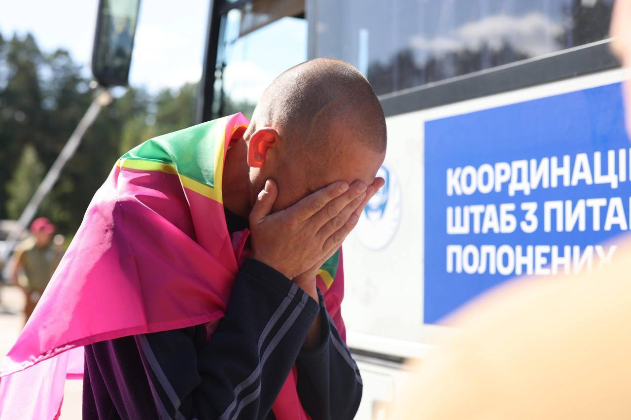 Почти всем нужна медицинская помощь и реабилитация: состоялся обмен пленными между Украиной и РФ. Фото и видео