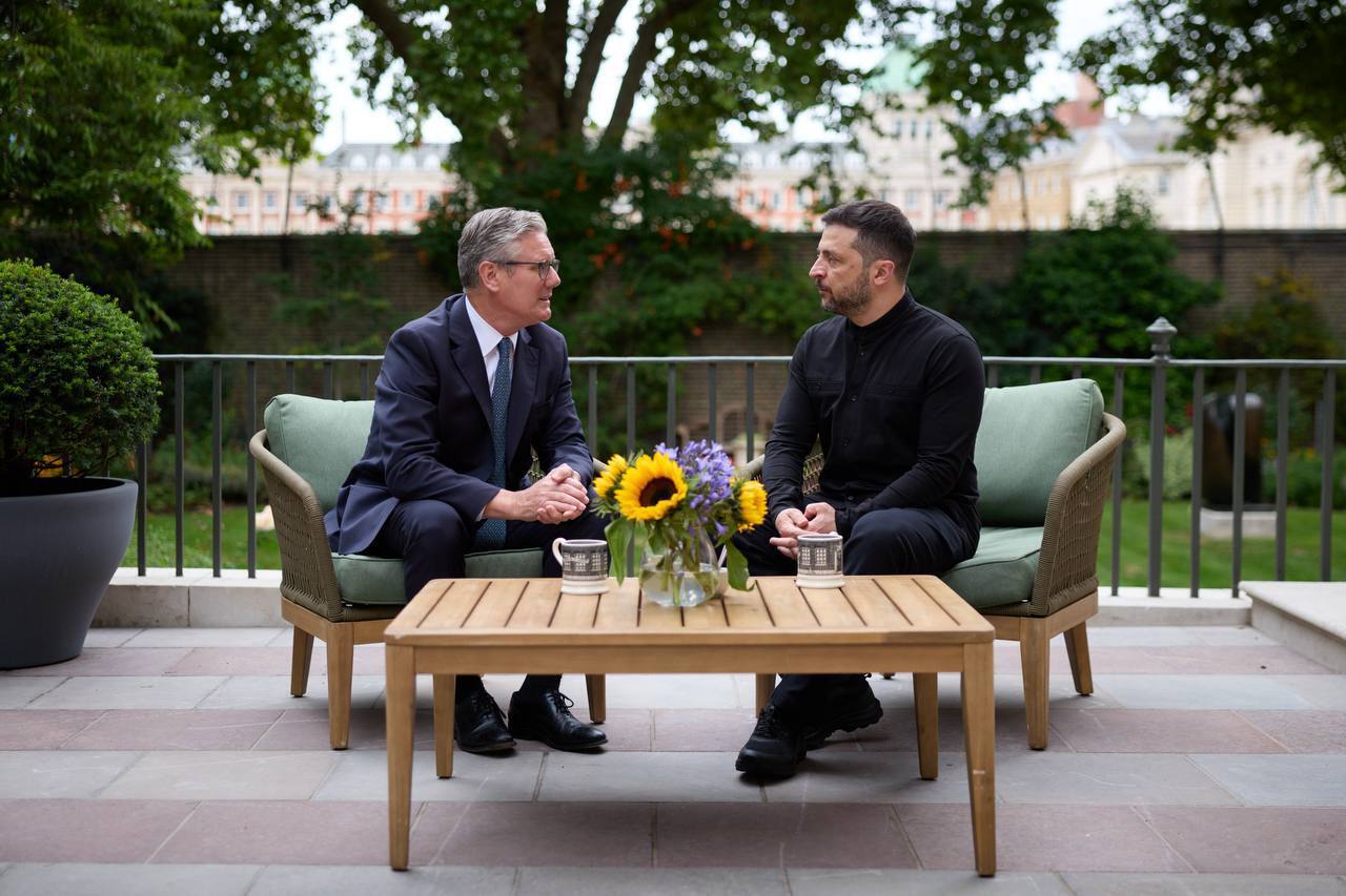 Зеленский прибыл с визитом в Лондон и встретился со Стармером: все подробности. Фото и видео