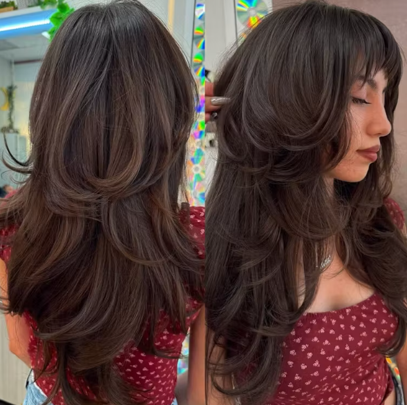 Смелые слои и текстурированные кончики: 5 трендовых причесок на осень 2025 года