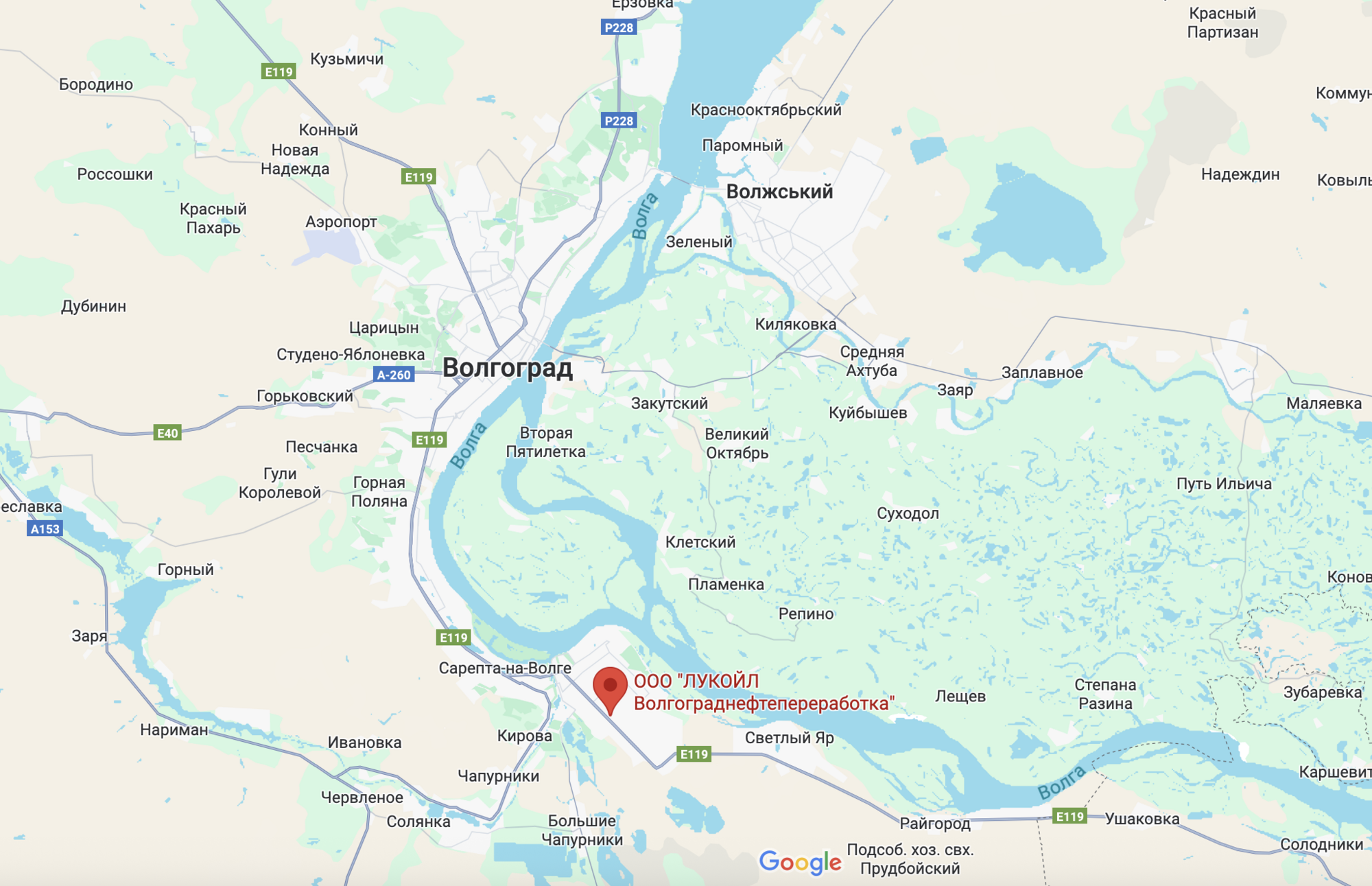 Волгоград атаковали беспилотники: поражен НПЗ, вспыхнул пожар. Фото и видео