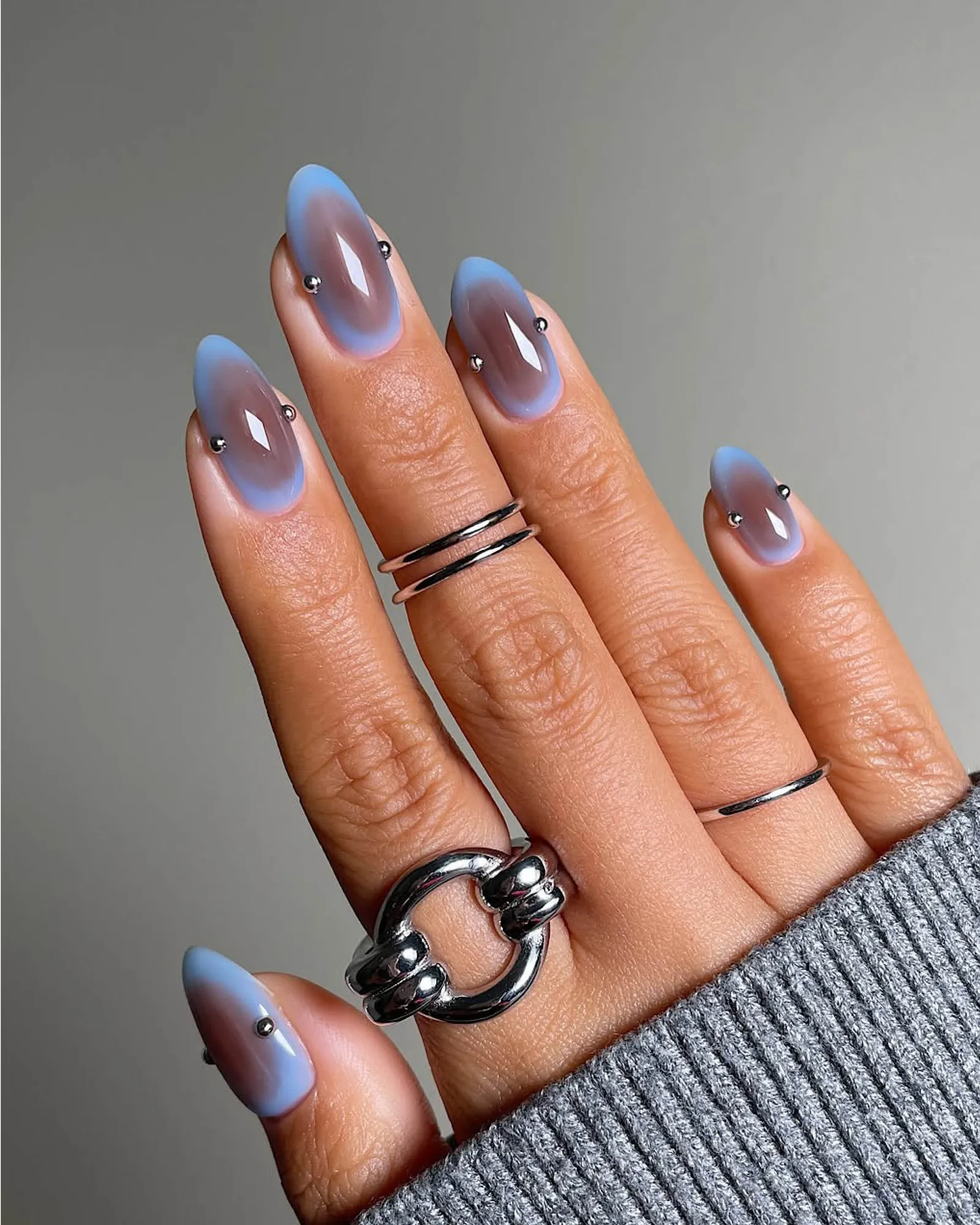 Від стриманої елегантності до крапель хрому: головні тренди манікюру на осінь 2025