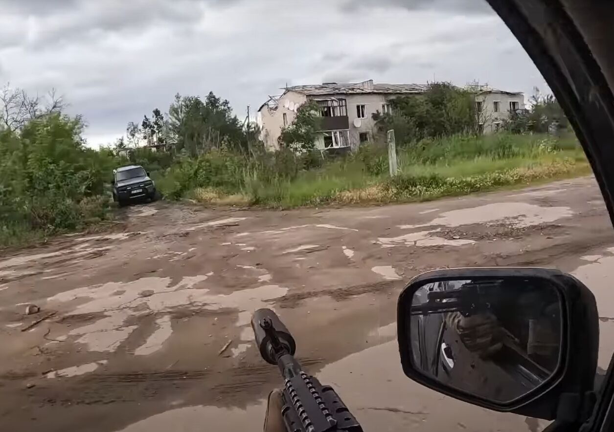 "Побачив над собою дрони й почув російську мову": історія порятунку цивільного поляка воїнами ЗСУ під Вовчанськом. Відео