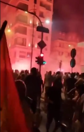 В Сербии протестующие разгромили офисы правящей партии: нескольких задержала полиция