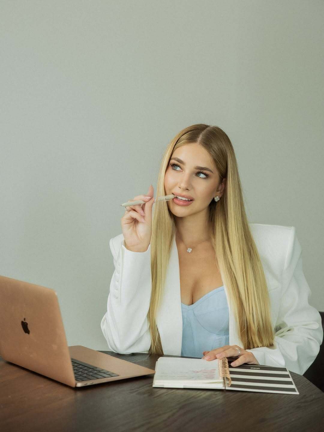 Страдала от звездного отчима и влюбилась в лидера сборной Украины: кто жена Забарного и почему влюбленные живут как пенсионеры