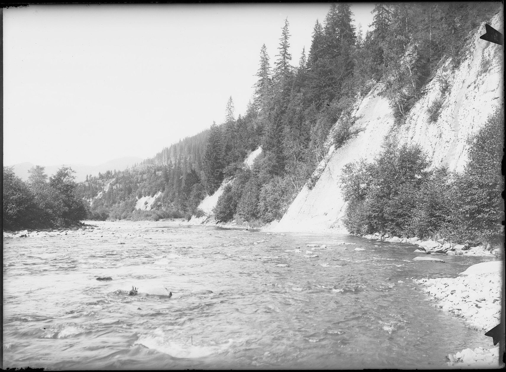 Річку Прут показали на старих чорно-білих фото