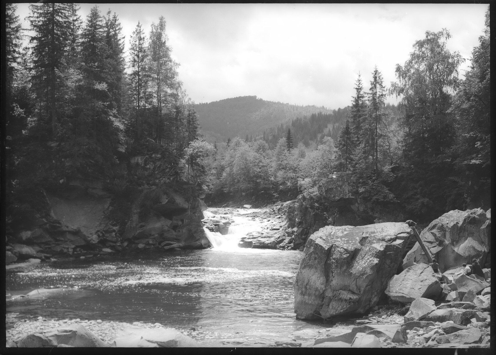 Річку Прут показали на старих чорно-білих фото